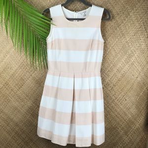 Gap pleated beige and white dress
